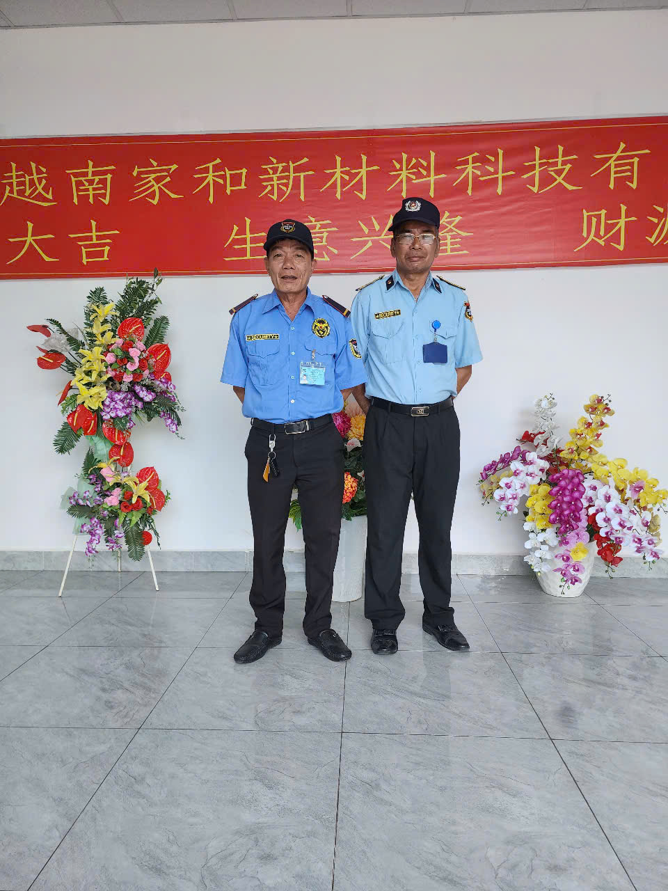 Đội ngũ nhân sự